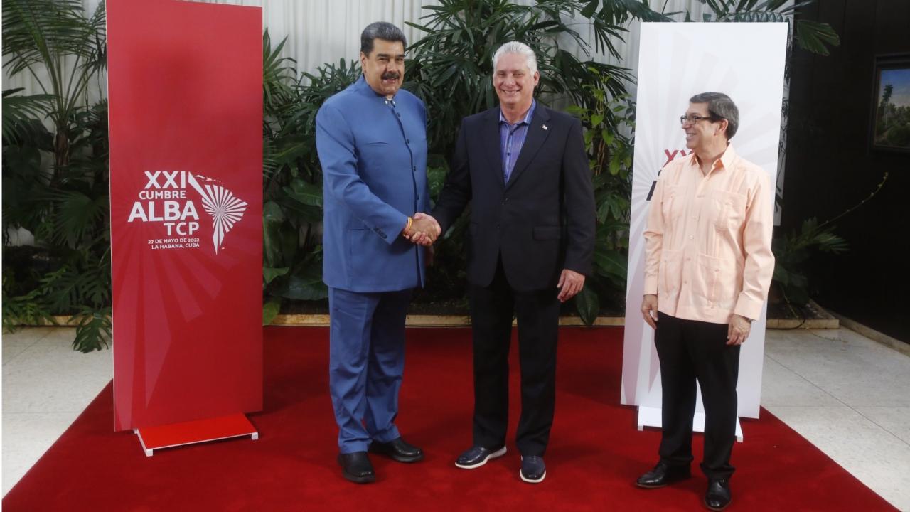 Miguel Diaz-Canel y Bruno Rodríguez reciben a Nicolás Maduro.