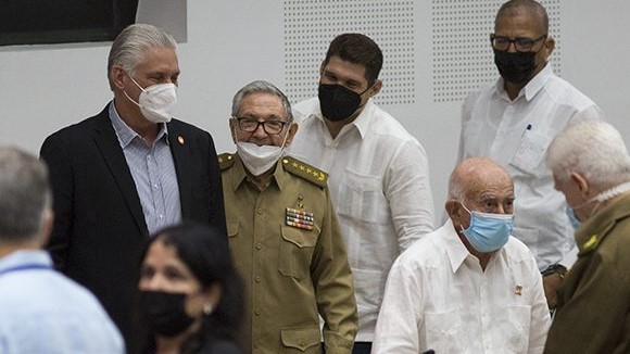 Díaz-Canel y Raúl Castro durante la clausura de la reunión de la ANPP.