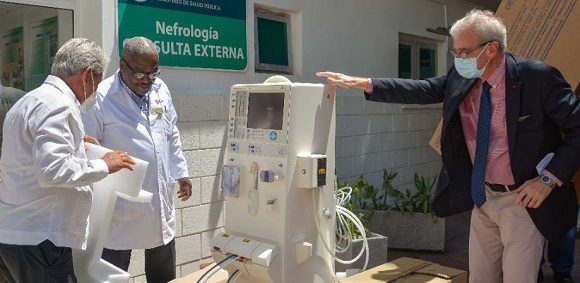 Equipos de nefrología donados.