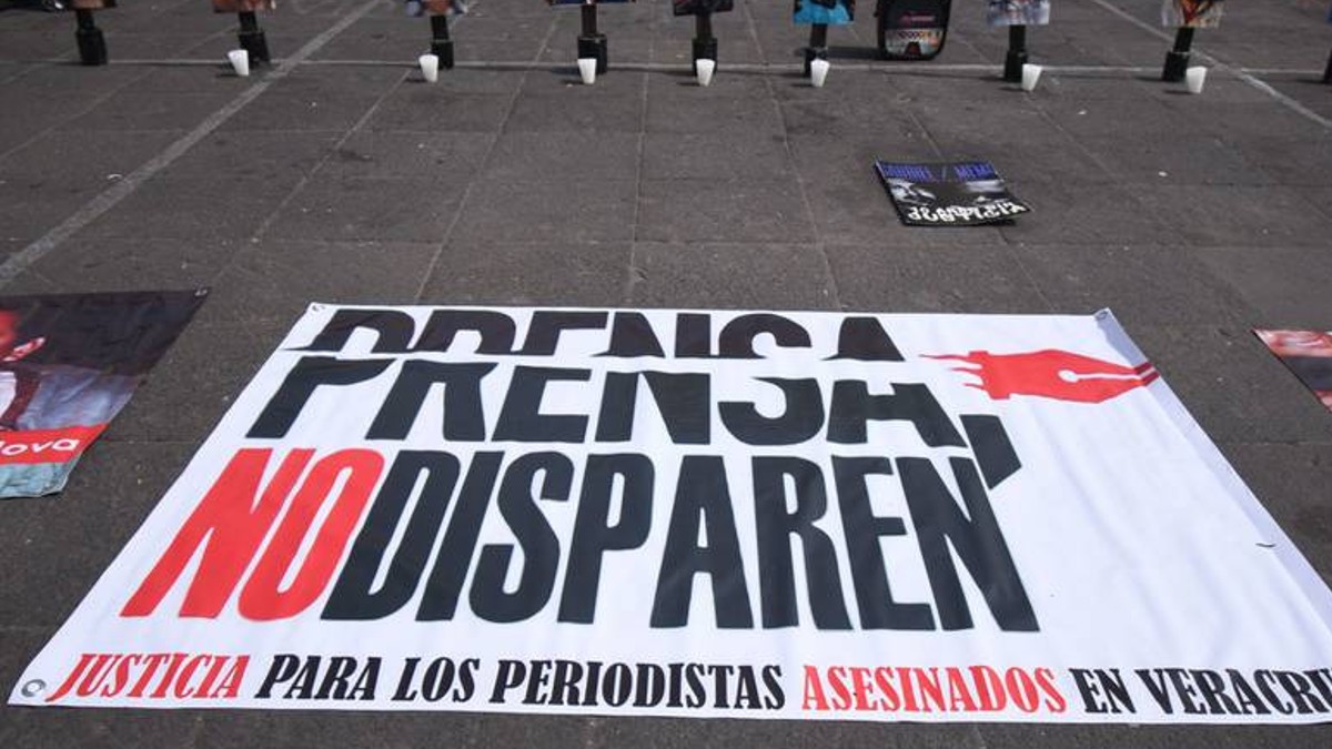 Cartel en contra de los asesinatos a periodistas en Veracruz, México.