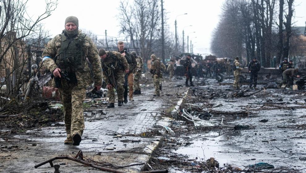 Soldados ucranianos cerca de Kiev.