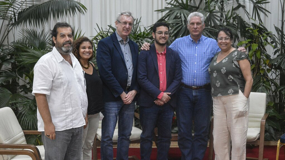 Políticos brasileños reunidos con Díaz-Canel.