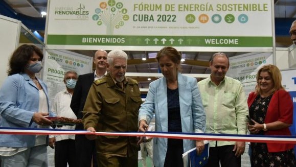 Ramiro Valdés inaugura la II Feria de Energías Renovables en La Habana.