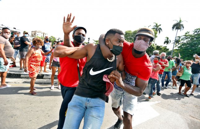 Detención durante las protestas del 11J en La Habana, Cuba.