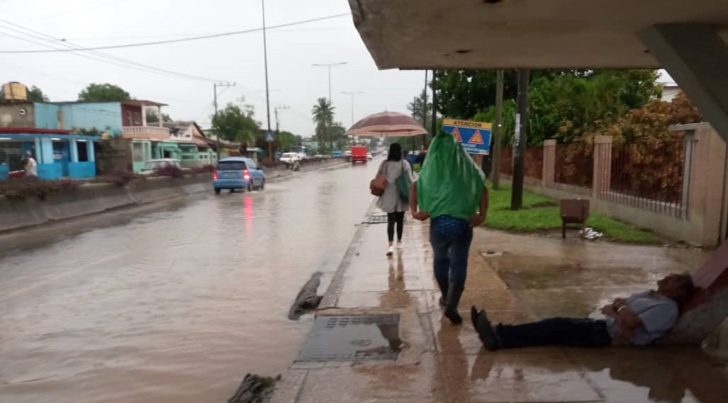 Inundación por lluvias en La Habana.
