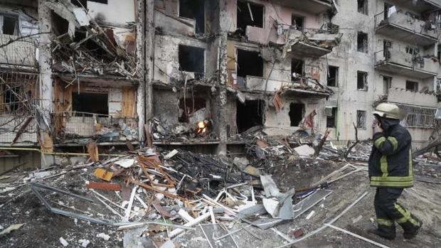 Destrucción en una ciudad ucraniana tras los bombardeos rusos.