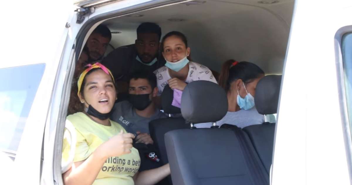 Migrantes cubanos que serán expulsados de Belice.