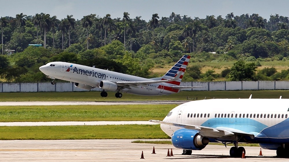 Vuelo de American Airlines despegando de La Habana.
