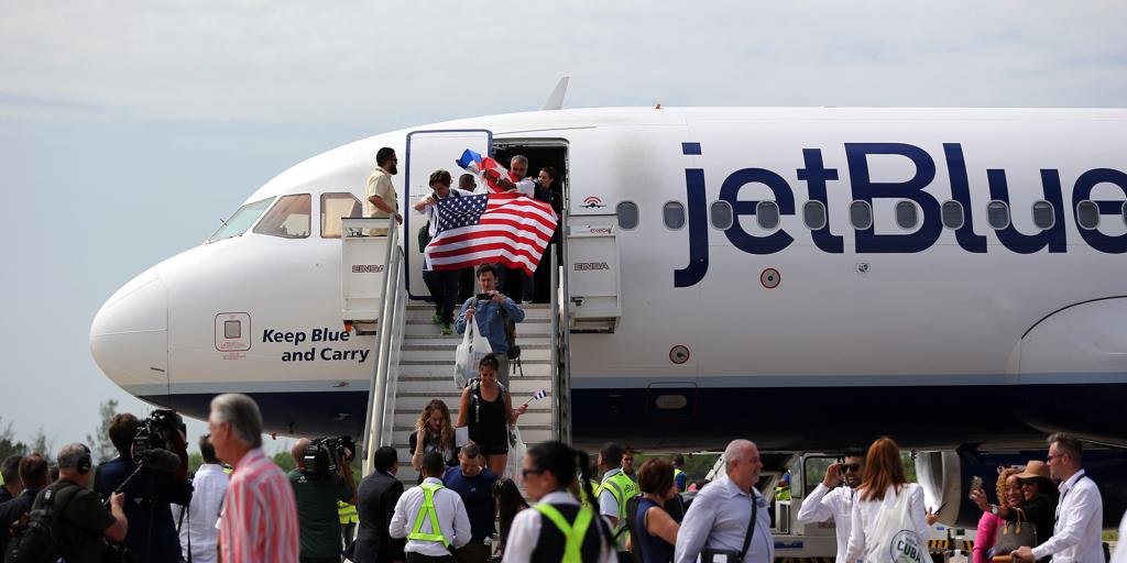 Vuelo de la aerolínea estadounidense JetBlue a Santa Clara en 2016.