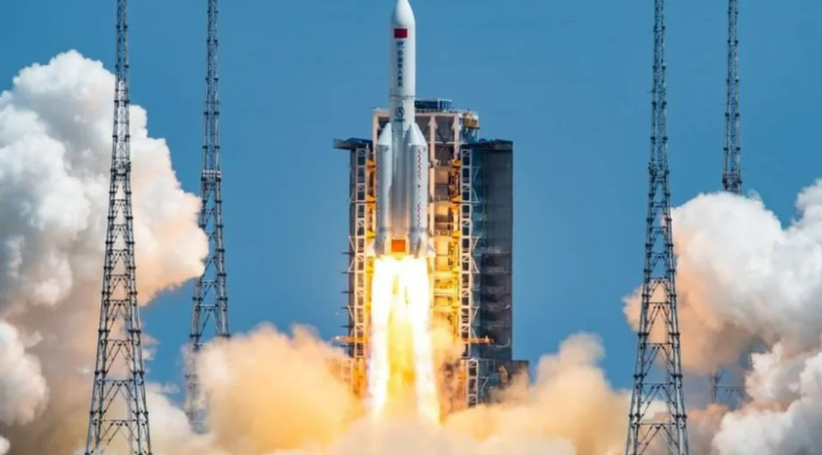 El cohete chino Long March 5B despegando el 24 de julio de 2022.