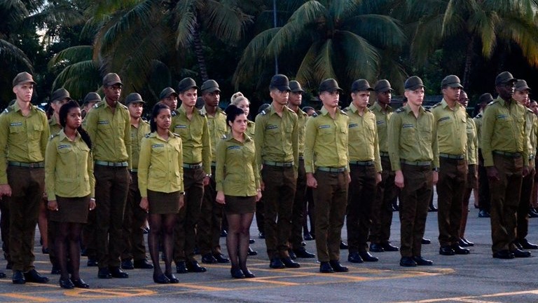 Estudiantes de carreras militares en Cuba.