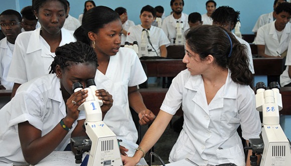 Estudiantes de Ciencias Médicas en Cuba.