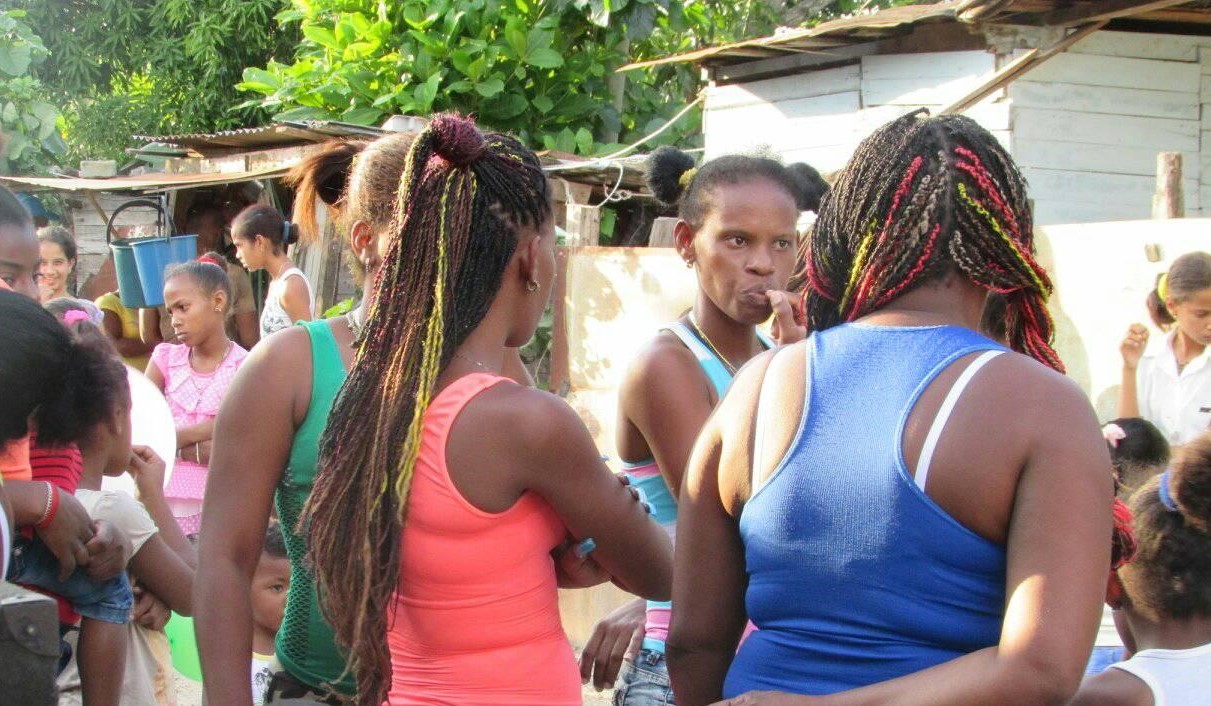 Cubanas en un asentamiento en la periferia de La Habana.