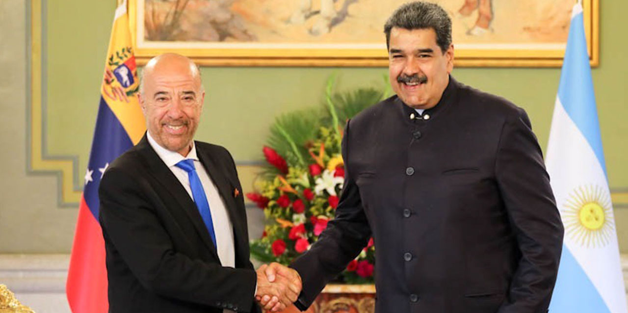 Nicolás Maduro recibe al nuevo embajador argentino en Caracas, Oscar Laborde.