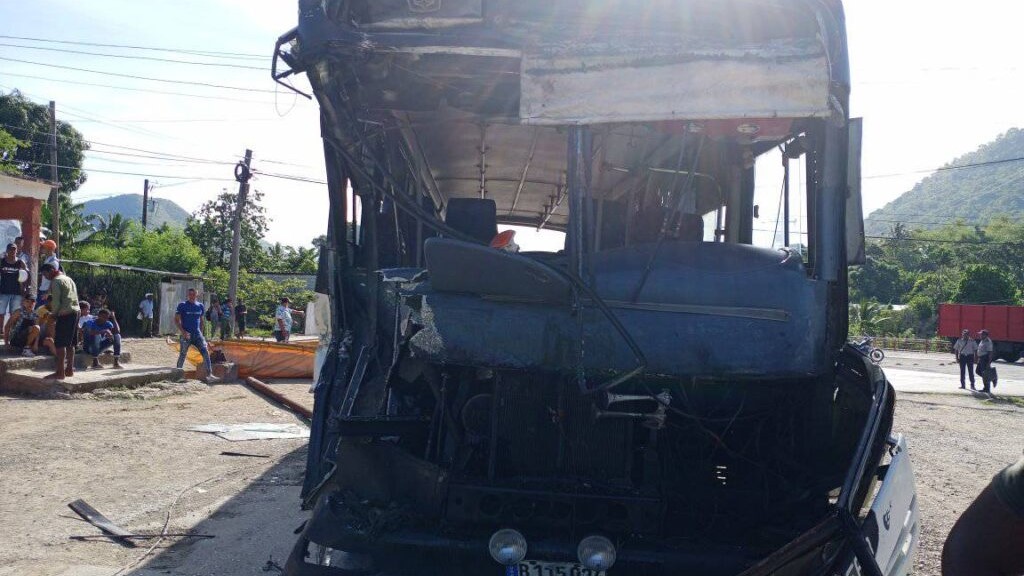 El ómnibus implicado en el accidente.