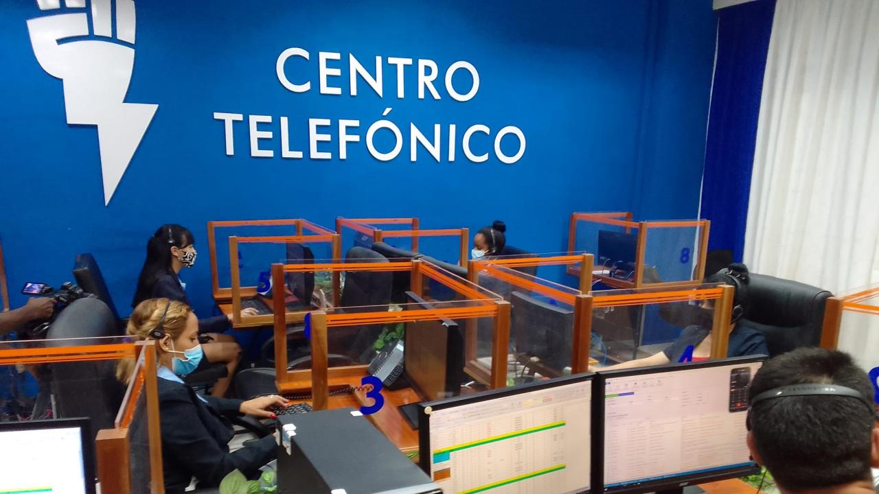 Centro telefónico en la Unión Eléctrica en Holguín.