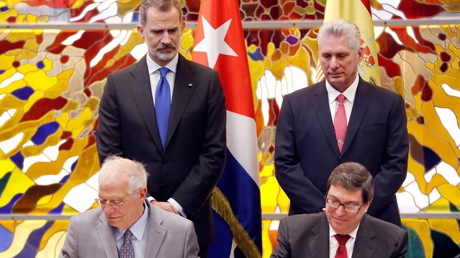 Firma de acuerdos comerciales entre España y Cuba.