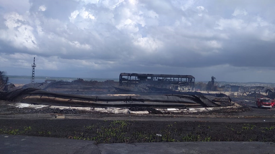 Restos incinerados en el lugar del incendio en Matanzas.