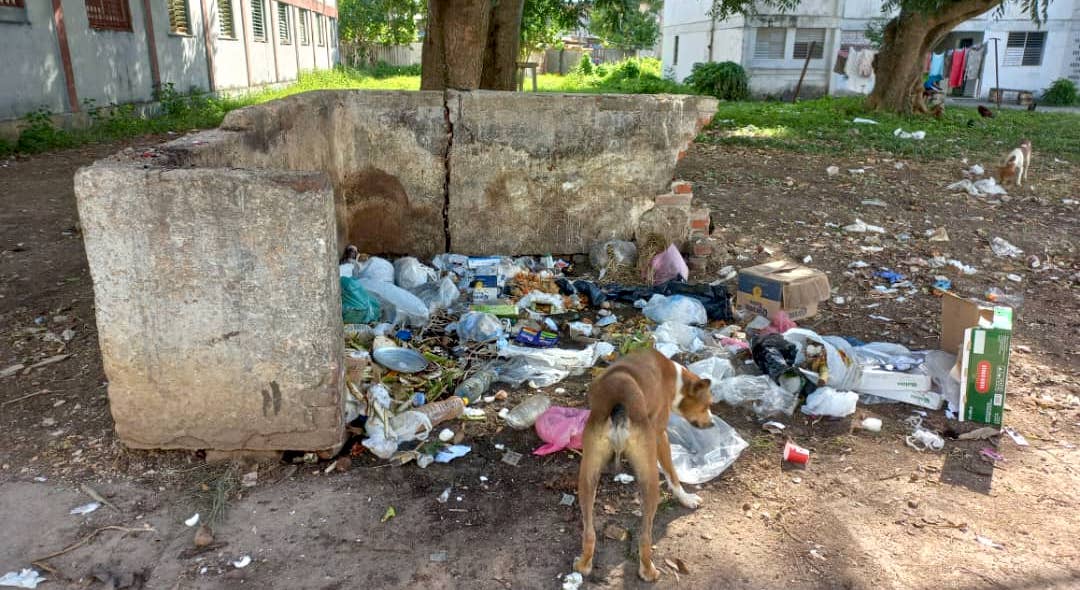 Depósito de basura destruido en Caibarién.