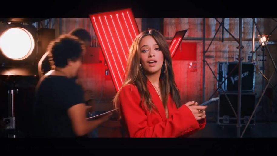 Camila Cabello en un anuncio de 'The Voice'.