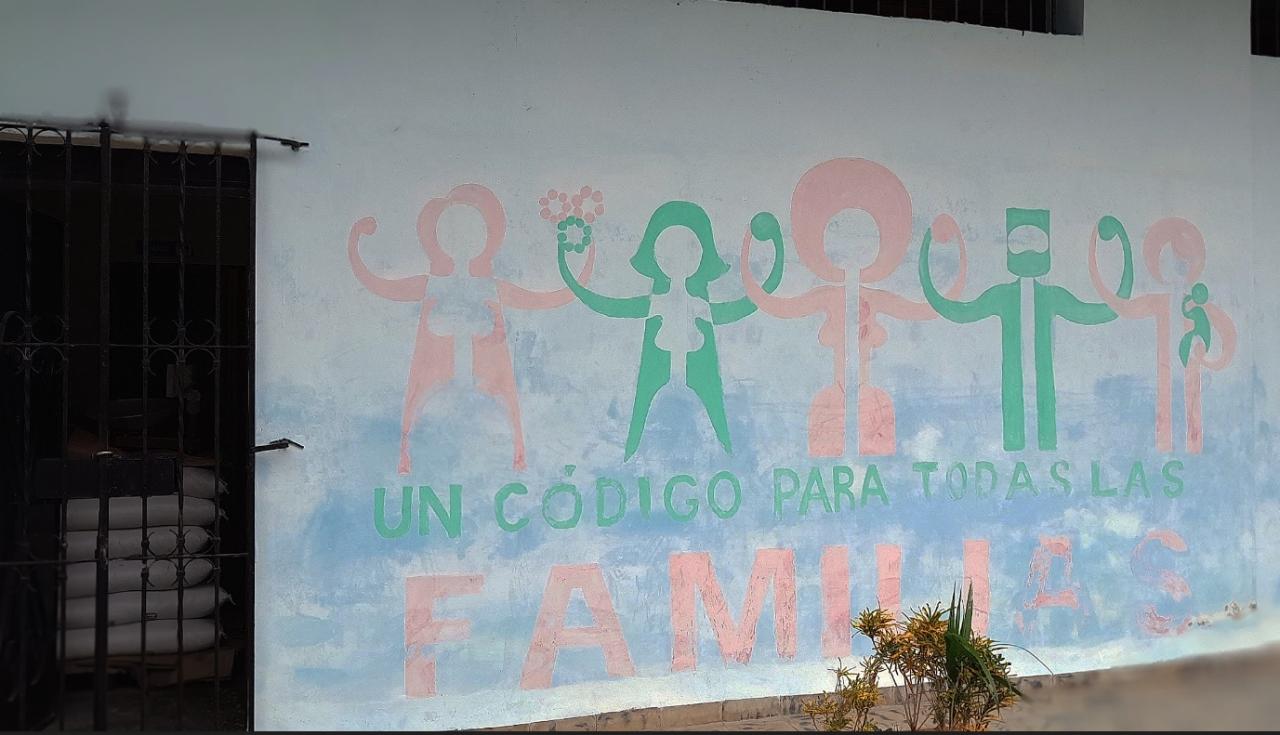 A wall with a message encouraging citizens to vote ″Yes″ on the Family Code.