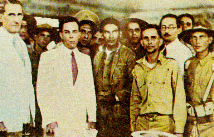 Ramón Grau San Martín a la extrema izq. y, al centro, el sargento Fulgencio Batista, 1933.