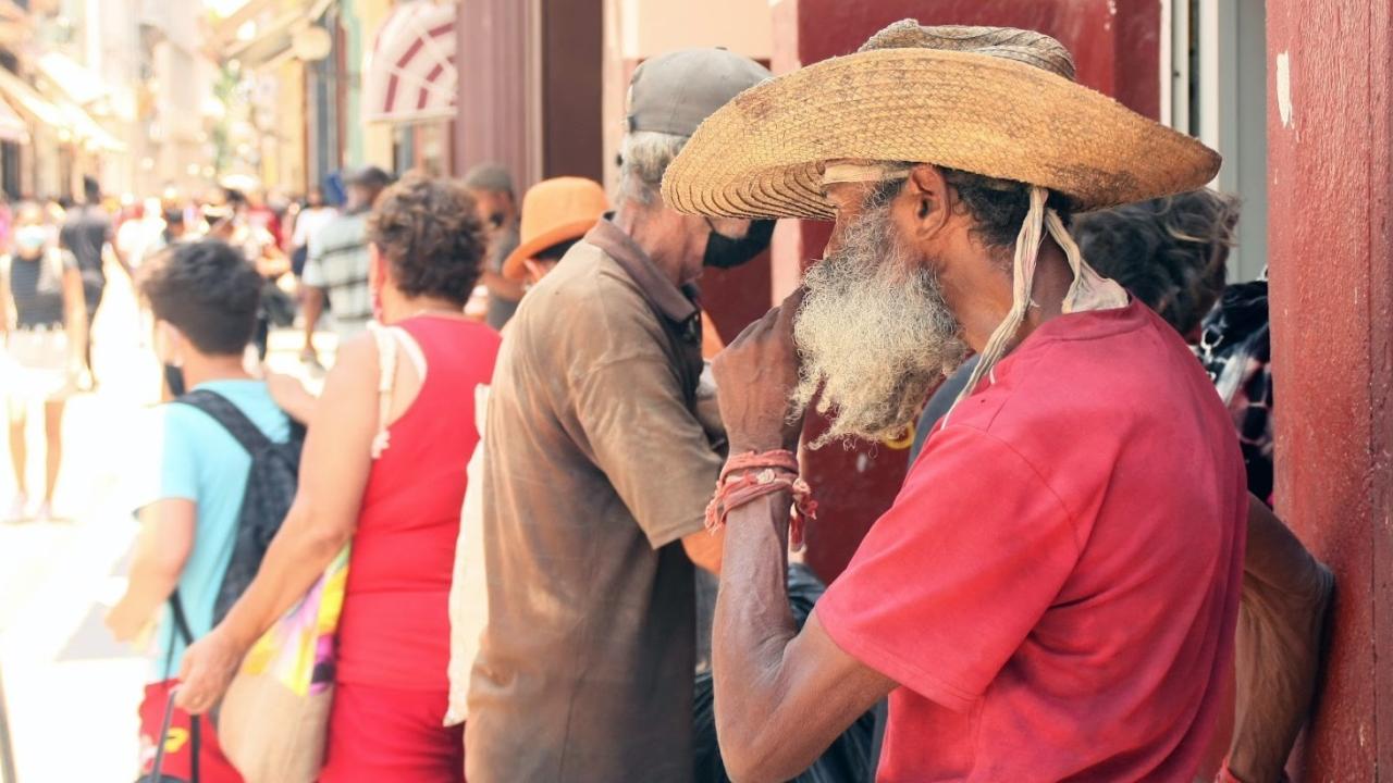 Cubanos en La Habana.