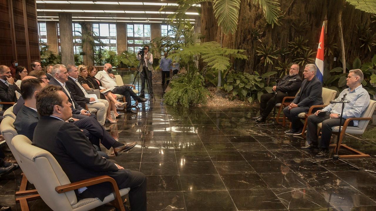 Encuentro de empresarios italianos con la cúpula de poder del Gobierno cubano.