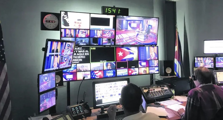 Control de estudio en Radio Televisión Martí.