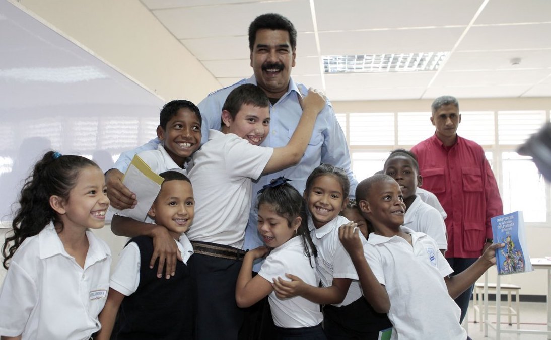 Nicolás Maduro en imagen propagandística de la educación del chavismo.