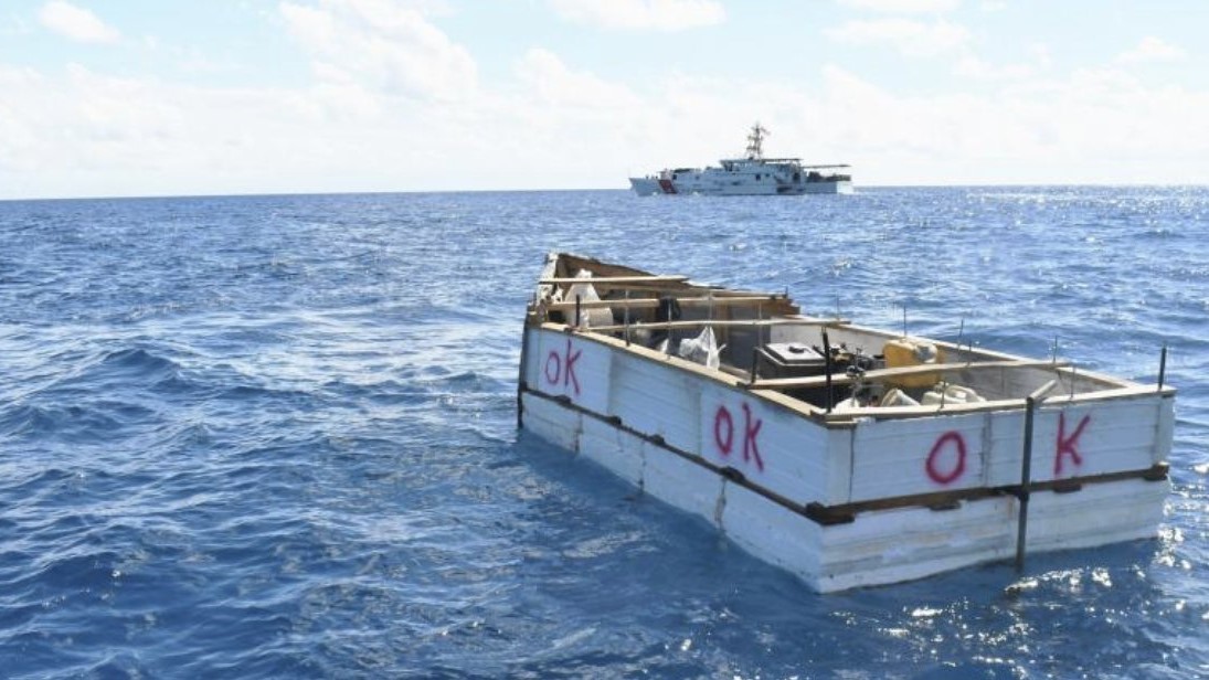 Una de las embarcaciones con cubanos interceptadas por la Guardia Costera de EEUU.