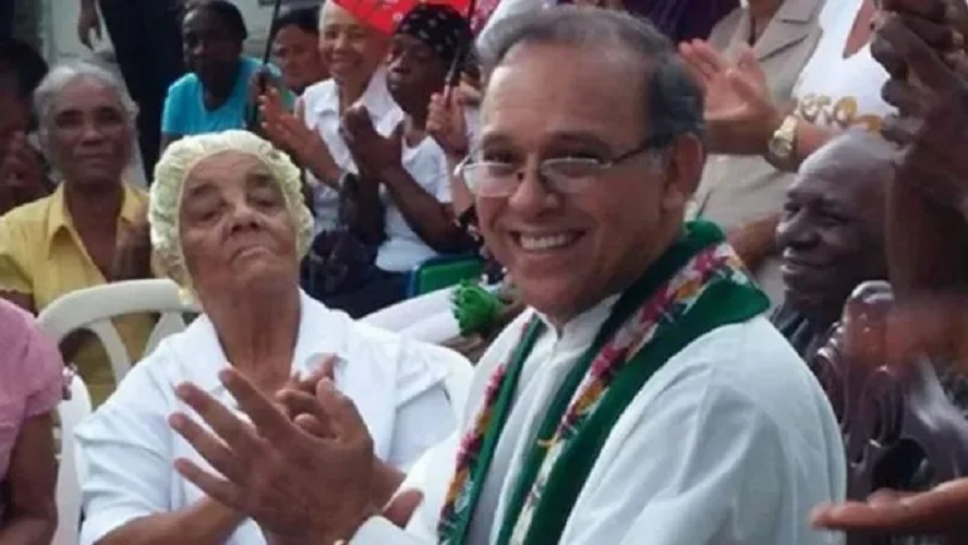 Sacerdote superior de los jesuitas cubanos David Pantaleón.