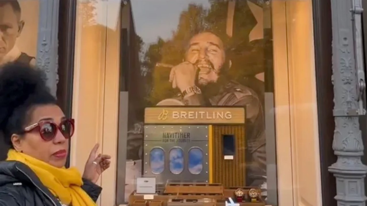 Imagen de Fidel Castro en una tienda que vende relojes de la marca Rolex.