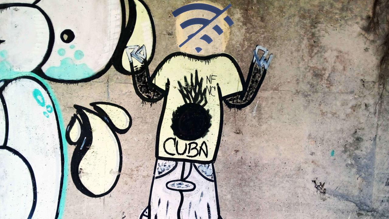 Un grafiti en una calle de La Habana.