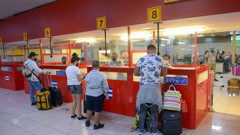 Chequeo de Aduana en el Aeropuerto Internacional de Varadero.