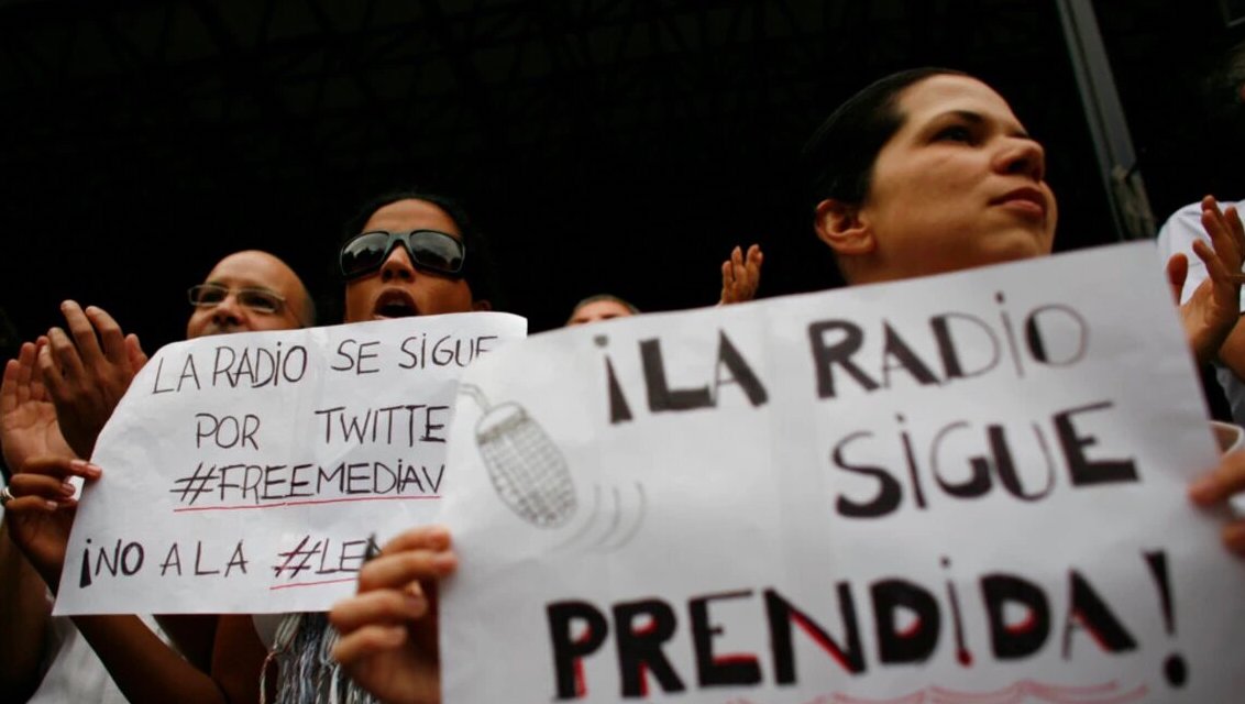 Manifestación contra el cierre de radios por el chavismo, 2009.