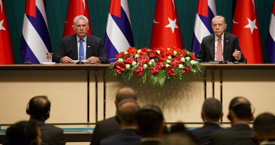 Miguel Díaz-Canel y el presidente turco Recep Tayyip Erdogan con la prensa.