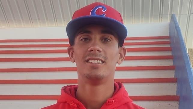 El prospecto del béisbol cubano Miguel Flores.