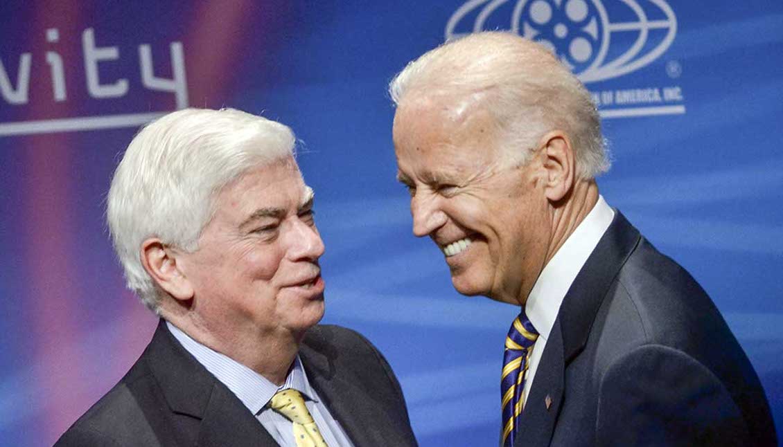 Chris Dodd (izq.) y Joe Biden.