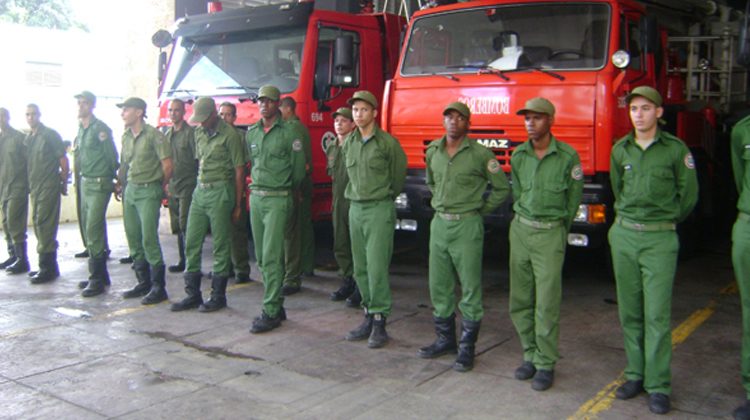 Brigada de bomberos en Cuba.