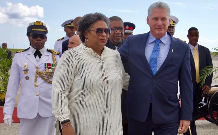 Díaz-Canel junto la primera ministra de Barbados, Mia Amor Mottley.