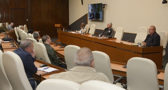 Reunión del Gobierno cubano para tratar la situación del Covid-19 y el dengue.
