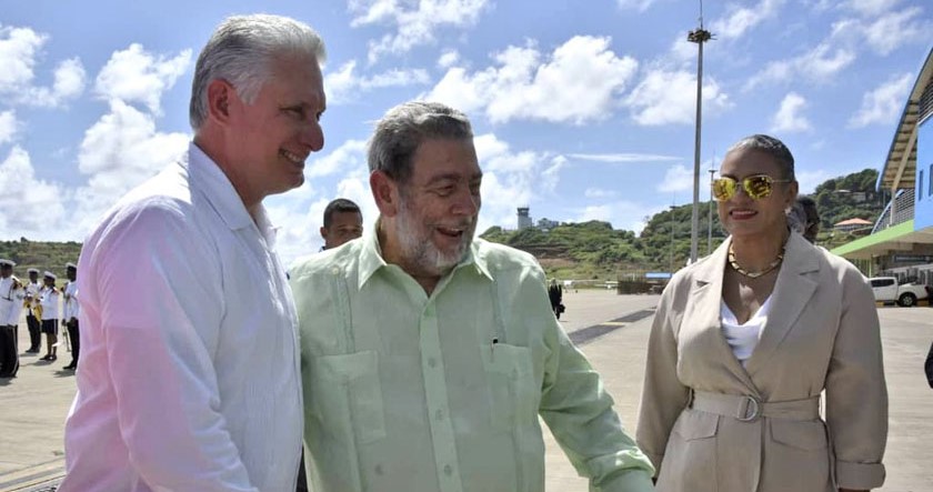 Díaz-Canel junto al presidente San Vicente y las Granadinas, Ralph Gonsalves.