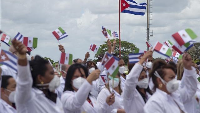 Médicos cubanos enviados a México.