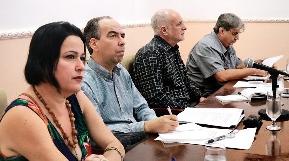 Rogelio Polanco y Ricardo Ronquillo presiden la reunión del gremio propagandístico cubano.