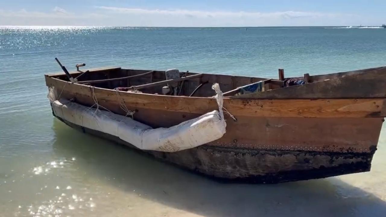 Bote utilizado por balseros cubanos que llegaron a la Florida.
