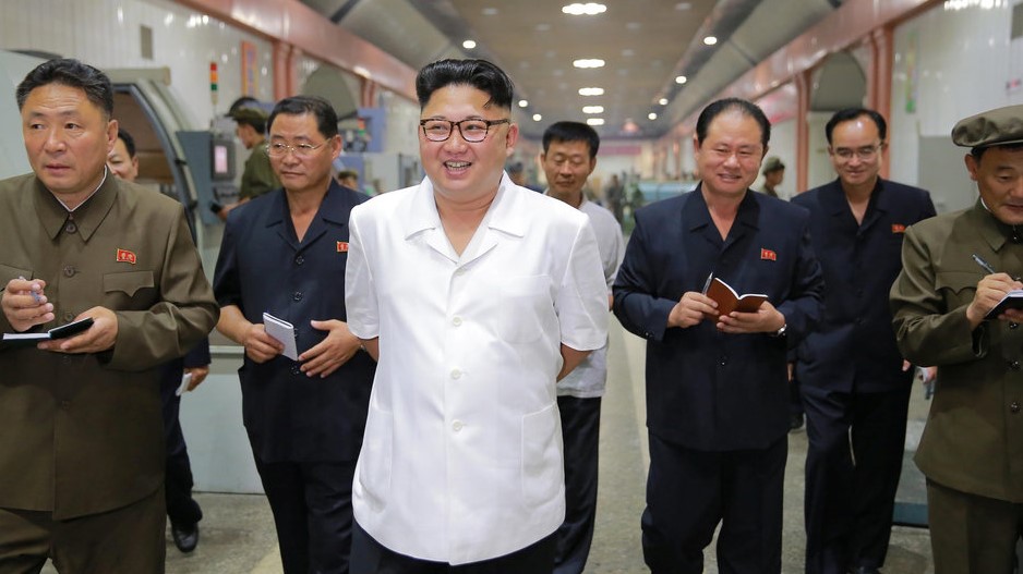 El dictador de Corea del Norte Kim Jong-Un y varios de sus ministros.