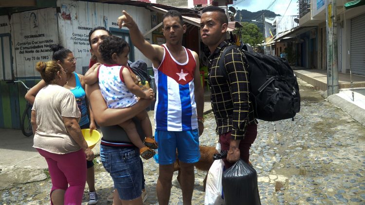 Migrantes cubanos en camino hacia EEUU.