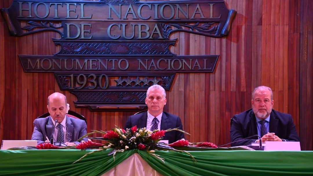 Díaz-Canel y Manuel Marrero en el Foro Empresarial Cuba-Argelia.