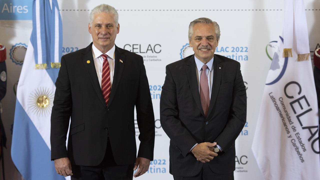 Díaz-Canel y Alberto Fernández durante la reunión de la CELAC de 2022.